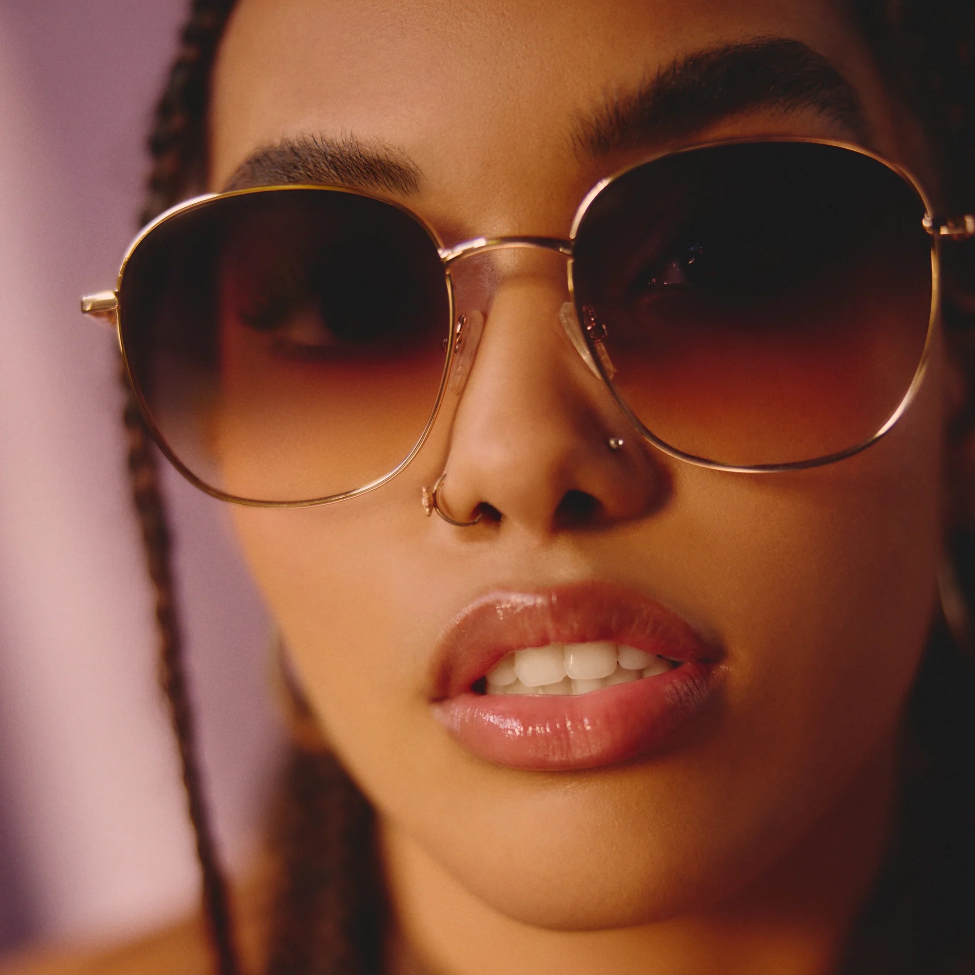 Jezabel - Gold Frame/ Futuredusk Poppy Lens | Quay Australia