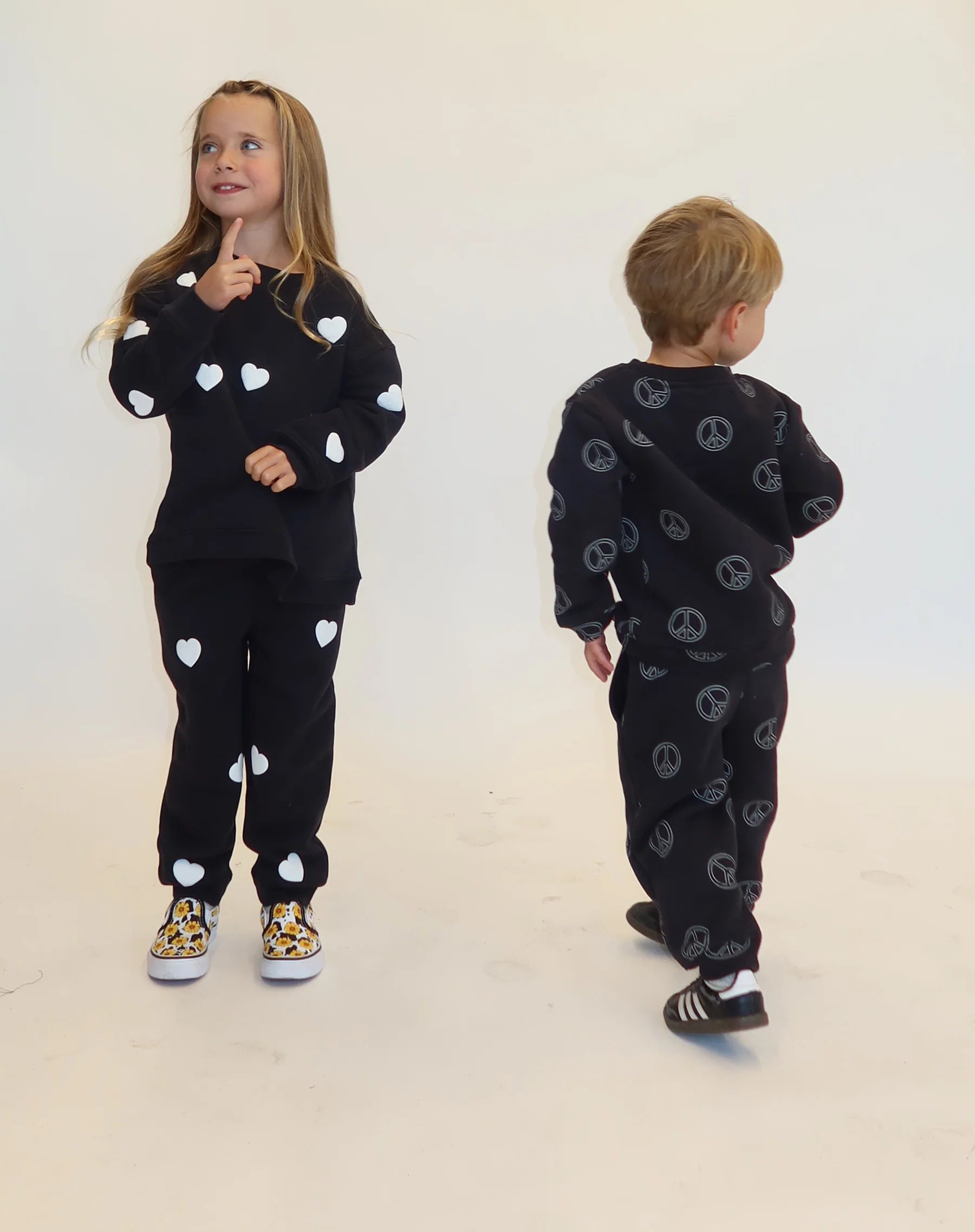 "All Over Heart" Kids Oversized Jogger - black | BTL